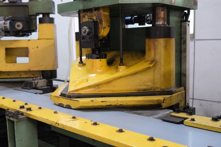 Silicon steel sheet cross-cutting equipment